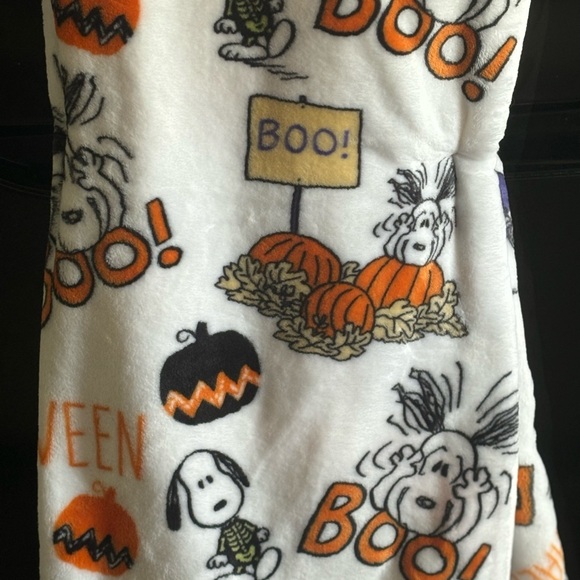 Berkshire snoopy Halloween extra long throw blanket - Picture 3 of 3